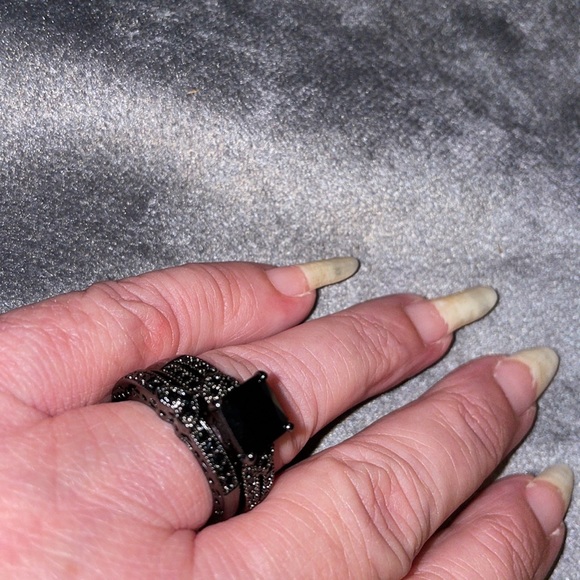 Black Cubic Zirconia Sz 8 Beautiful 2 pc Ring! - Picture 4 of 14
